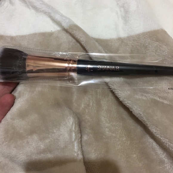 ✨ SHAINA B MIAMI | Blush Brush - Picture 2 of 4